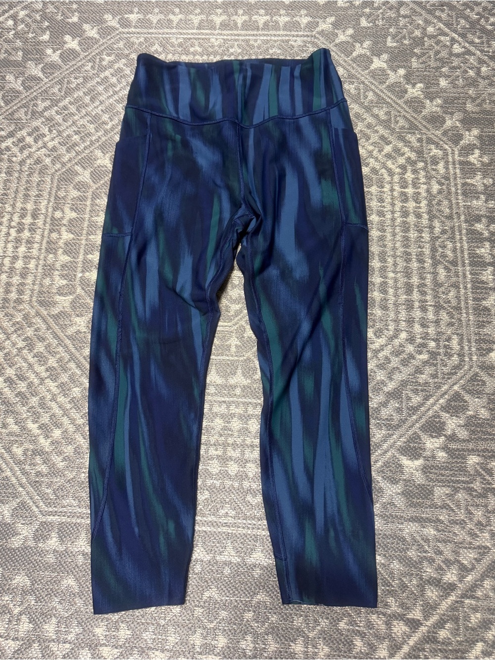 Victoria's Secret ON POINT Navy & Teal Patterned  7/8 Leggings